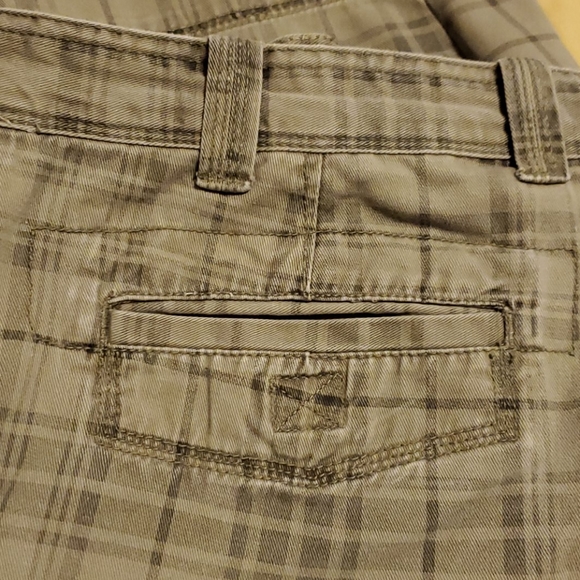IZOD Green Striped Cargo shorts - Picture 9 of 14